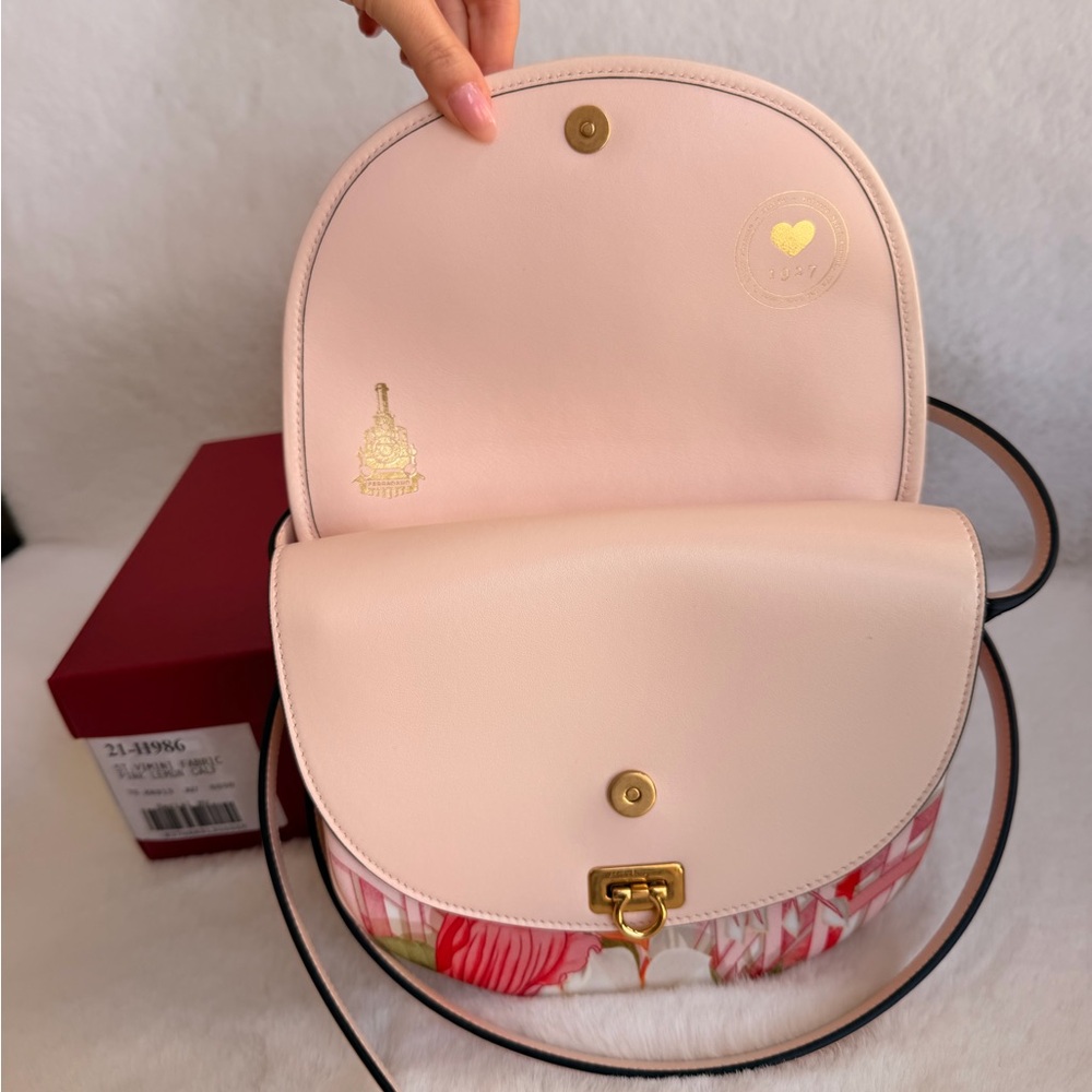 Salvatore Ferragamo Pink Floral Crossbody Bag Brand New - Picture 6 of 9